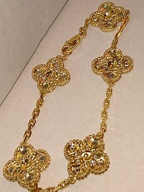 ✨ Stunning 18K Gold Plated Clover Motif Bracelet - Guilloché / Diamond Pave Styl